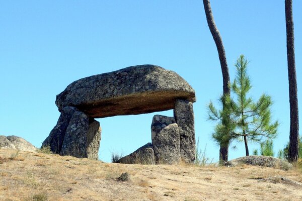 anta_de_santa_marta_ou_dolmen_da_portela_interior