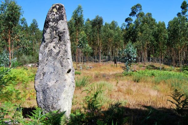 visitar_monumentos_menir_de_luzim_1024x533