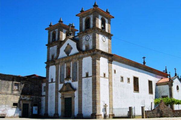 visitar_monumentos_mosteiro_de_s_miguel_de_bustelo_1_1024x533