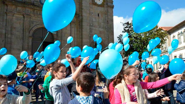 CPCJ promoveu largada de balões azuis nos céus de Penafiel