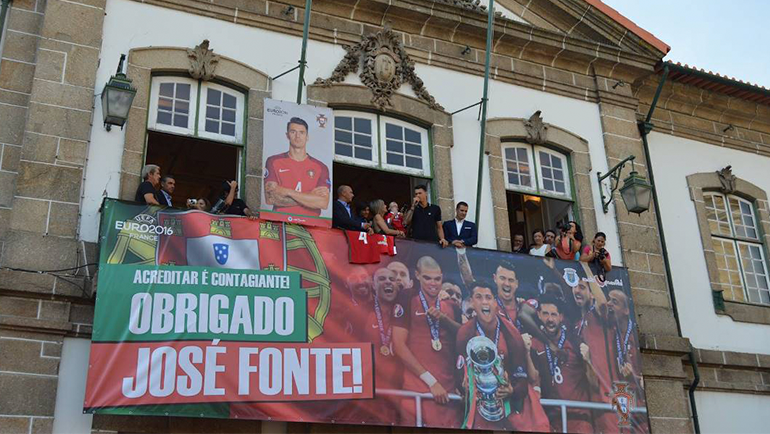 Câmara de Penafiel recebe em festa defesa central da seleção nacional José Fonte