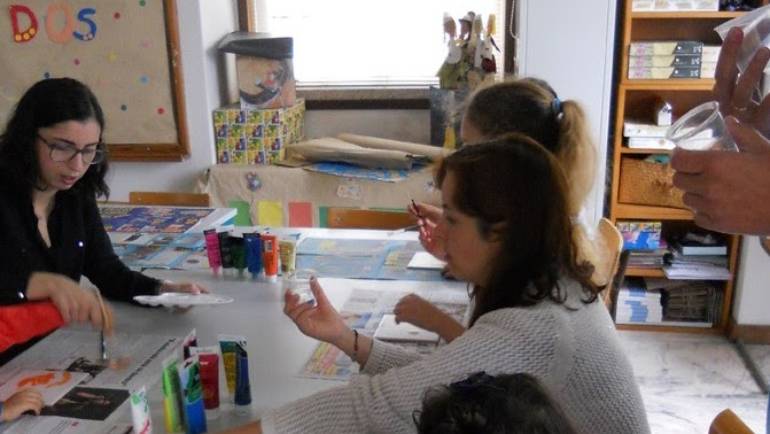 Biblioteca Municipal de Penafiel Dinamizou pintura de azulejos em mais um “Sábado em Família”