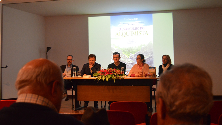 Escritor Tiago Moita apresenta “O Evangelho do Alquimista”, na biblioteca de Penafiel