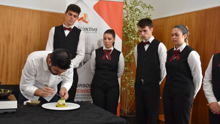 PENAFIEL ATIVA FORMOU ESTE ANO MAIS 75 JOVENS NAS ÁREAS DE RESTAURANTE/BAR, COZINHA E PASTELARIA E TURISMO AMBIENTAL E RURAL